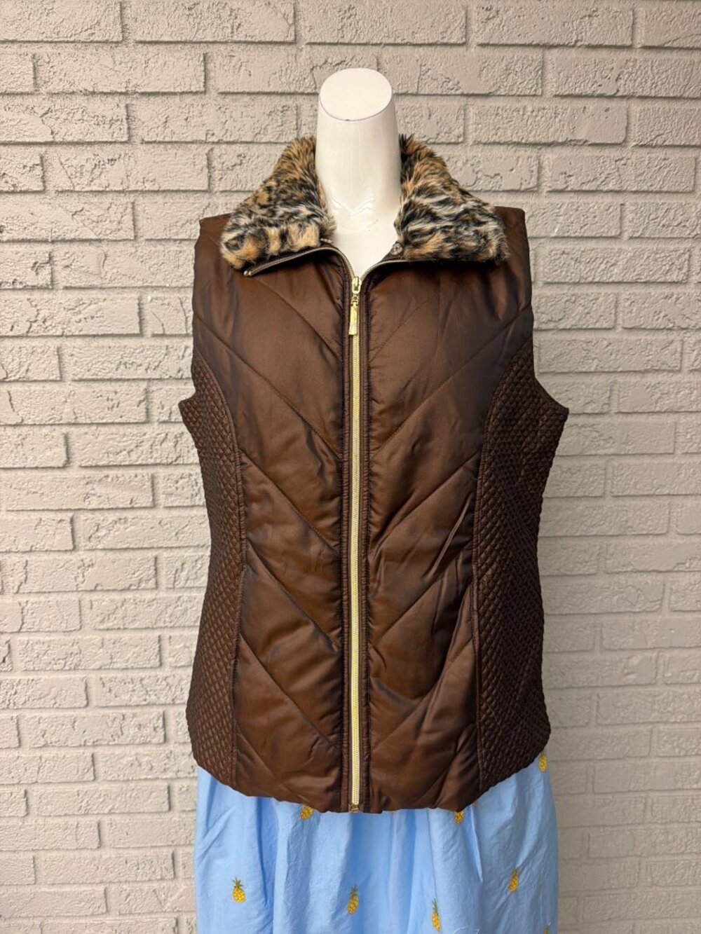 Casual Identity Women’s Brown Chevron Quilted Removable Faux Fur Collar Vest Siz